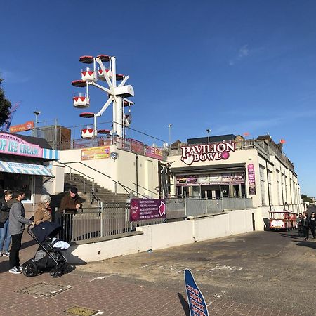 A Wave From It All Great Clacton Exterior photo